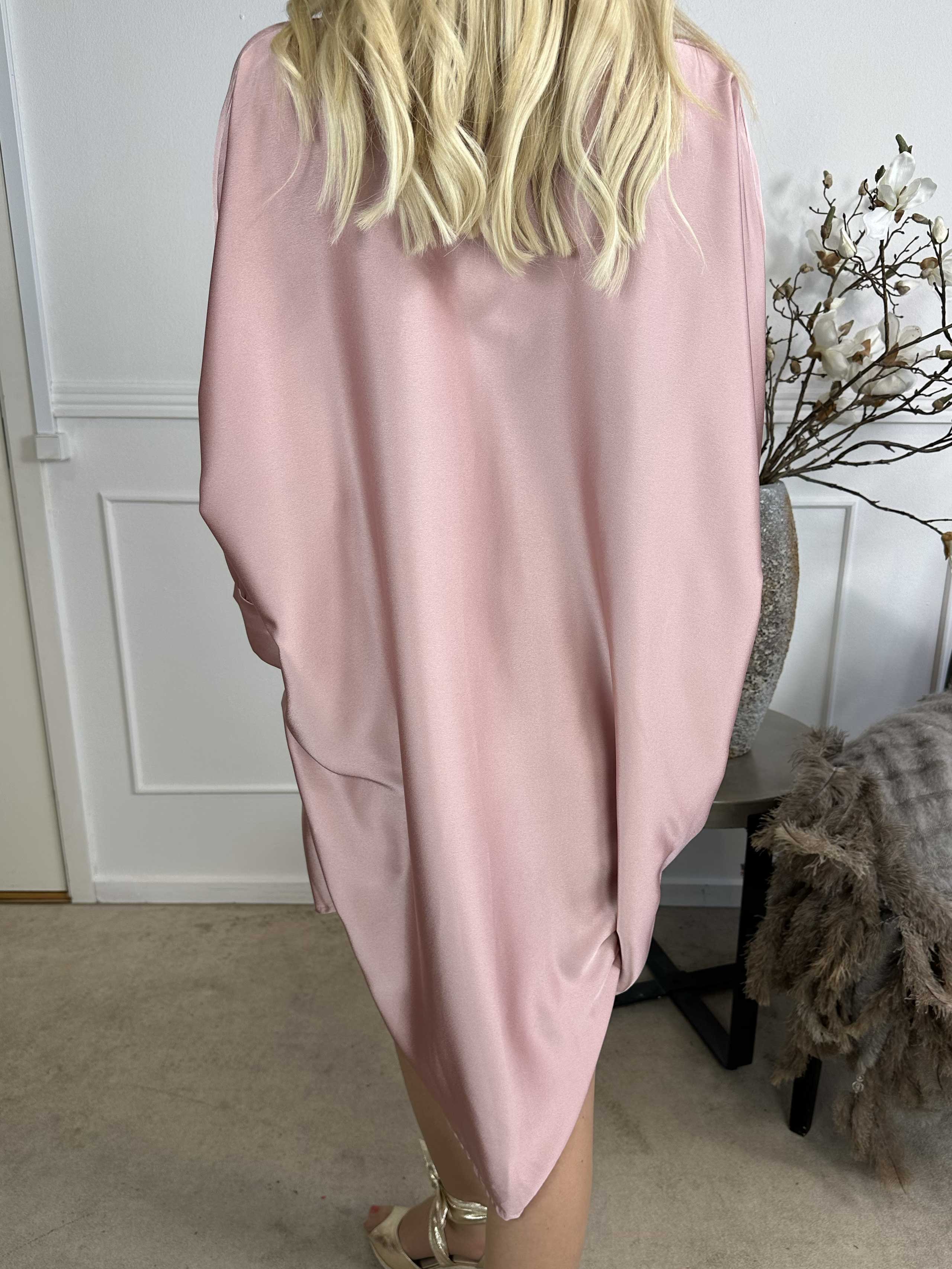 Anja - Skjorta i sidenlook med fladdermusärmar